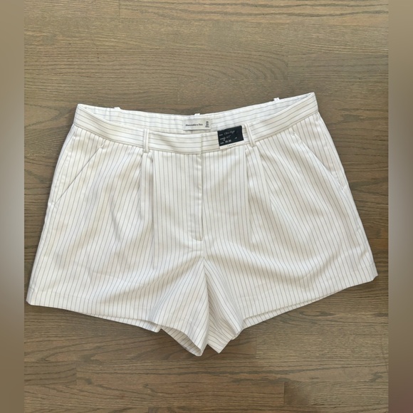 Abercrombie & Fitch Curve Love Ultra High White Stripe Shorts Womens size 20 NWT - Picture 1 of 9